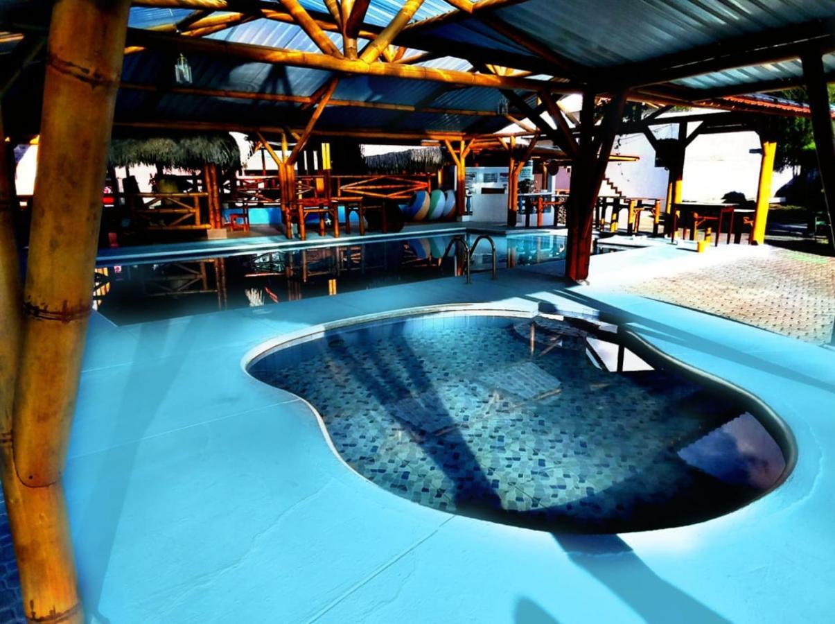 Hosteria La Chorrera Кито Екстериор снимка