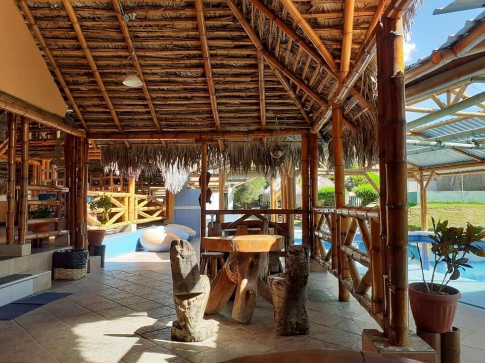 Hosteria La Chorrera Кито Екстериор снимка