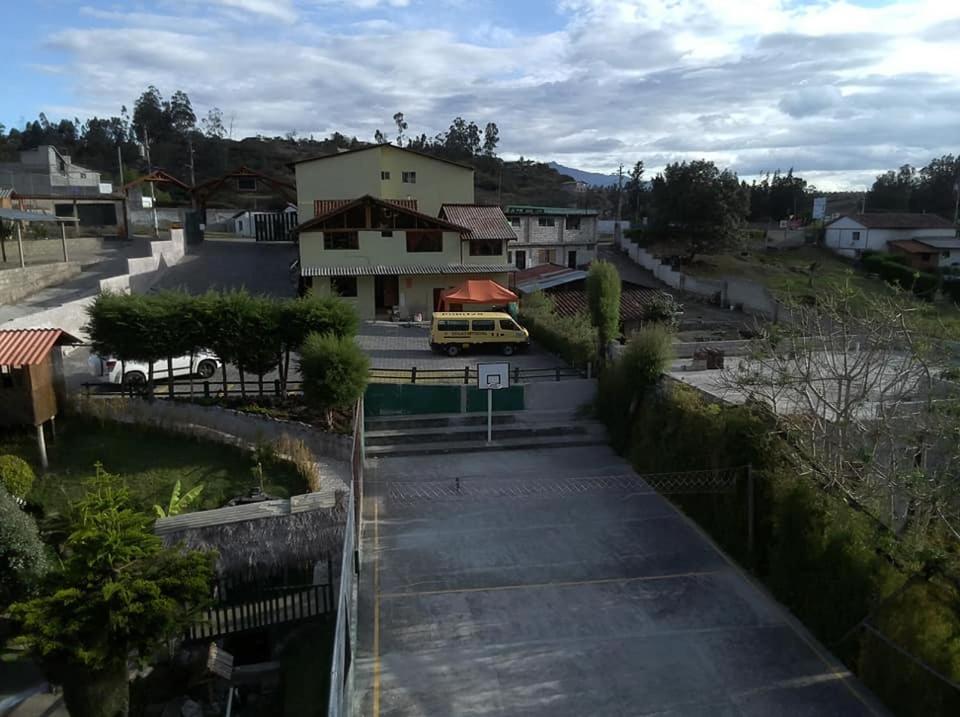 Hosteria La Chorrera Кито Екстериор снимка